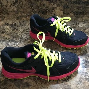 US 7 Nike Revolution 2 running shoe